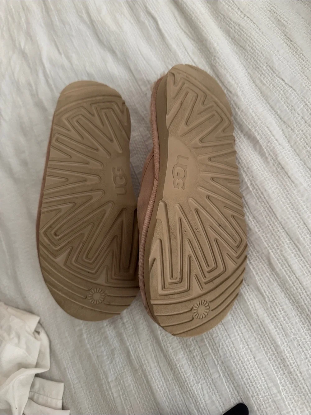 UGG Kids Blush Suede Shearling Slip-On Slippers size 2